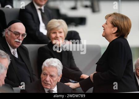 Staatsakt für Wolfgang Schaeuble im Deutschen Bundestag Angela Merkel Bundeskanzlerin schaut hoch zu den Gaesten beim Staatsakt für Wolfgang Schaeuble im Deutschen Bundestag, Berlin , 22.01.2024 Berlin Berlin Deutschland *** Staatszeremonie für Wolfgang Schaeuble im Deutschen Bundestag Angela Merkel Bundeskanzlerin blickt auf die Gäste der Staatszeremonie für Wolfgang Schaeuble im Deutschen Bundestag, Berlin, 22 01 2024 Berlin Berlin Deutschland Stockfoto