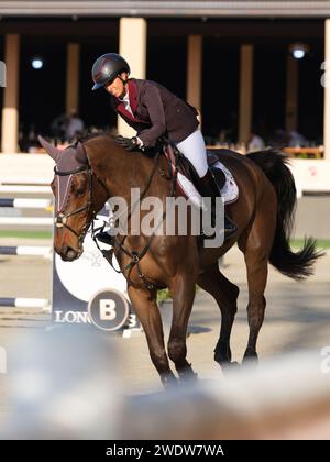 Al Maqam, Vereinigte Arabische Emirate. Januar 2024. Shaikha Latifah Ahmed Almaktoum aus den Vereinigten Arabischen Emiraten mit Cornet XL während des CSIL2* - FBMA International Show Jumping Cup Grand Prix beim 11. FBMA International Show Jumping Cup am 21. Januar 2024, Al Ain Equestrial, Gold and Shooting Club, United Arabe Emirates (Foto: Maxime David Credit: MXIMD Pictures/Alamy Live News Stockfoto
