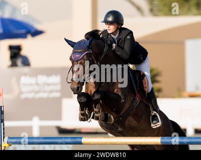 Al Maqam, Vereinigte Arabische Emirate. Januar 2024. Amelia Moscicka aus Polen mit Corleo während des CSIL2* - FBMA International Show Jumping Cup Grand Prix beim 11. FBMA International Show Jumping Cup am 21. Januar 2024, Al Ain Equestrial, Gold and Shooting Club, Vereinigte Arabische Emirate (Foto: Maxime David Credit: MXIMD Pictures/Alamy Live News) Stockfoto