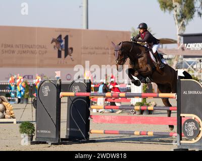 Al Maqam, Vereinigte Arabische Emirate. Januar 2024. Shaikha Latifah Ahmed Almaktoum aus den Vereinigten Arabischen Emiraten mit Cornet XL während des CSIL2* - FBMA International Show Jumping Cup Grand Prix beim 11. FBMA International Show Jumping Cup am 21. Januar 2024, Al Ain Equestrial, Gold and Shooting Club, United Arabe Emirates (Foto: Maxime David Credit: MXIMD Pictures/Alamy Live News Stockfoto