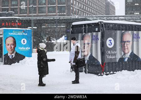 Helsinki, Finnland. Januar 2024. Pavillons der Wahlkampagne der Präsidentschaftskandidaten Olli Rehn und Jussi Halla - aho gesehen gezeigt. Die Präsidentschaftswahlen in Finnland finden am 28. Januar 2024 statt. Der Wahlkampf der Präsidentschaftskandidaten ist in vollem Gange. Quelle: SOPA Images Limited/Alamy Live News Stockfoto