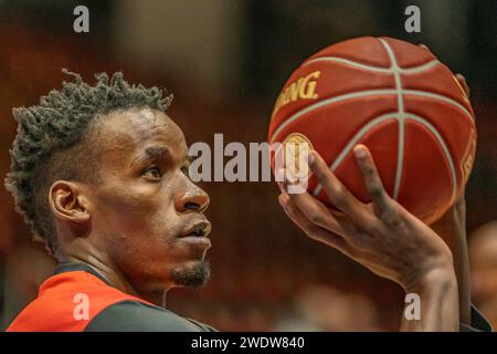 Chemnitz, Deutschland 21. Januar 2024: 1.BBL - 2023/2024 - Niners Chemnitz vs. FC Bayern München im Bild: Tylor Ongwae (Chemnitz) Stockfoto