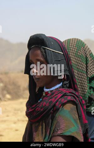 Bewohner der Danakil-Wüste (oder Afar-Wüste), einer Wüste im Nordosten Äthiopiens, im Süden Eritreas und im Nordwesten Dschibuti. Gelegen Stockfoto