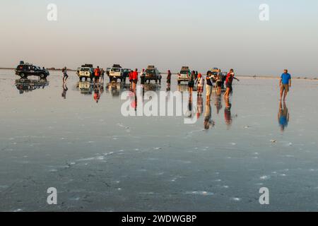 Salzbergbau in der Danakil-Wüste die Danakil-Wüste (oder Afar-Wüste) ist eine Wüste im Nordosten Äthiopiens, im Süden Eritreas und im Nordwesten von Dschibuti. Stockfoto