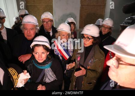 Nontron, Frankreich. Januar 2024. © PHOTOPQR/SUD OUEST/Stéphane Klein/Sud Ouest; Nontron; 22/01/2024; Visite de Rachida Dati, Ministry de la Culture, à Nontron le 22 janvier 2024. Visite du Pôle expérimental des métiers d'Art et du chantier de rénovation du château. Nonotron, Frankreich, 22. januar 2024 die ehemalige Sarkozy-Ministerin Rachida Dati wurde hier während eines Besuchs im Südwesten Frankreichs zur neuen Kulturministerin ernannt Credit: MAXPPP/Alamy Live News Stockfoto