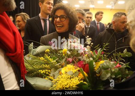 Nontron, Frankreich. Januar 2024. © PHOTOPQR/SUD OUEST/Stéphane Klein/Sud Ouest; Nontron; 22/01/2024; Visite de Rachida Dati, Ministry de la Culture, à Nontron le 22 janvier 2024. Discours dans la salle des fêtes de Nontron. Nonotron, Frankreich, 22. januar 2024 die ehemalige Sarkozy-Ministerin Rachida Dati wurde hier während eines Besuchs im Südwesten Frankreichs zur neuen Kulturministerin ernannt Credit: MAXPPP/Alamy Live News Stockfoto