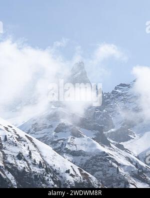 Blick auf die schneebedeckten Berggipfel der Allgäuer Alpen, Oberstdorf, Deutschland Stockfoto