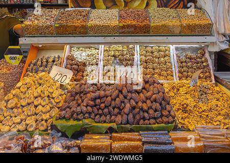 Große Jumbo Datteln getrocknete Früchte und Mischnüsse aus dem Nahen Osten Stockfoto