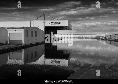 Die zugehörigen British Ports Hanger in Goole Docks, Goole Town, East Riding of Yorkshire, England. Stockfoto