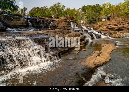 TAD Hang Wasserfall im Dorf Tad Lo oder Ban Saenvang, Bolaven Plateau, Laos, Asien Stockfoto