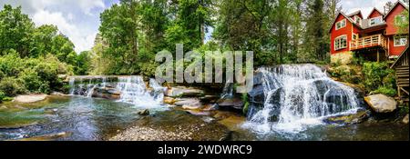 Panoramablick auf Living Waters Ministries und Wasserfälle in North Carolina Stockfoto