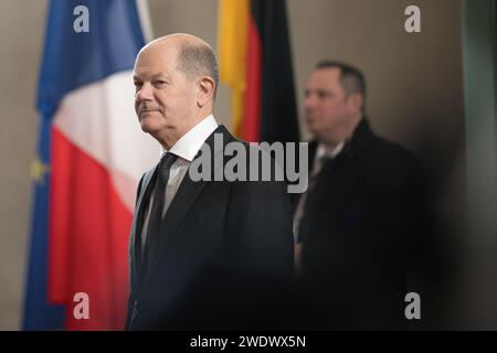 Berlin, Deutschland. Januar 2024. Bundeskanzler Olaf Scholz (SPD) wartet im Bundeskanzleramt auf den französischen Präsidenten Macron. Quelle: Sebastian Christoph Gollnow/dpa/Alamy Live News Stockfoto