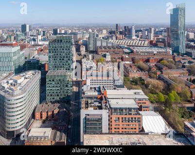 Luftaufnahme von 3 Hardman Square, One Spinningfields mit Blick auf St. John's mit Great Northern Warehouse & Beetham Tower, Stadtzentrum von Manchester Stockfoto