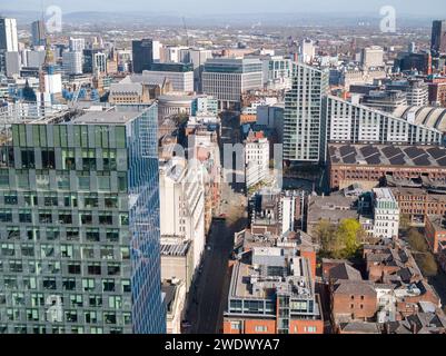 Luftaufnahme von No 1 Spinningfields im Vordergrund mit Great North Tower, St. Peter's Square und dem größeren Stadtzentrum von Manchester, Großbritannien Stockfoto