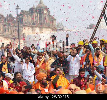 Ayodhya, Indien. Januar 2024. Am 22. Januar 2024 in Ayodhya, Uttar Pradesh, Indien, weiht der indische Premierminister Narendra Modi den großen Tempel dem hinduistischen Gott Lord RAM. Die umstrittene Stätte führte 1992 zu Unruhen, bei denen 2000 Menschen ums Leben kamen, als Hindu-Mobs den ursprünglichen Babri Masjid aus dem 16. Jahrhundert zerstörten. Quelle: PIB Photo/Press Information Bureau/Alamy Live News Stockfoto