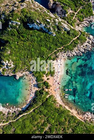 Porto Timoni (Doppel) Strand, in der Nähe des Dorfes Afionas, der Insel Korfu ('Kerkyra'), des Ionischen Meeres, Griechenland. Stockfoto