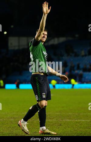 Ben Sheaf von Coventry City winkt den Fans am Ende des Spiels der Sky Bet Championship in Hillsborough, Sheffield, zu. Bilddatum: Samstag, 20. Januar 2024. Stockfoto