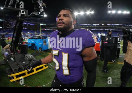 BALTIMORE, MARYLAND, 20. JAN: Baltimore Ravens Linebacker Josh Ross (51) verlässt das Feld nach dem AFC Divisional Playoff Spiel gegen die Houston Texans im M&T Bank Stadium am 20. Januar 2024 in Baltimore, Maryland. Die Ravens besiegten die Texaner mit 34:10. Stockfoto