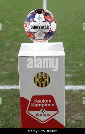 KERKRADE, Niederlande. Januar 2024. Football, Dutch Keuken Kampioen Divisie, Roda JC - FC Eindhoven, Parkstad Limburg Stadium, Saison 2023/2024, Match Ball Credit: Pro Shots/Alamy Live News Stockfoto