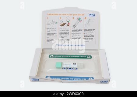 NHS Darmkrebs Screening Home Test Kit (fäkaler immunchemischer Test/FIT) Stockfoto