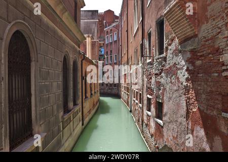 Kanalatmosphäre in Venedig Stockfoto