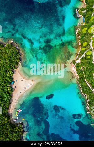 Bella Vraka Beach in Syvota (oder „Sivota“) Stadt, einem der beliebtesten Resorts von Epirus, Griechenland. Stockfoto