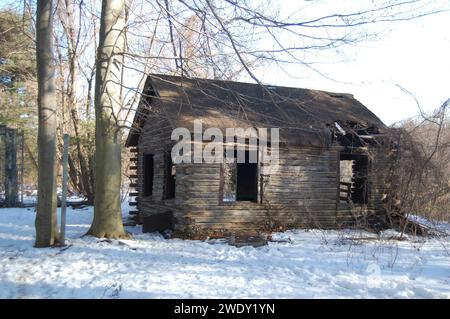 Verlassene Hütte im Schnee Stockfoto