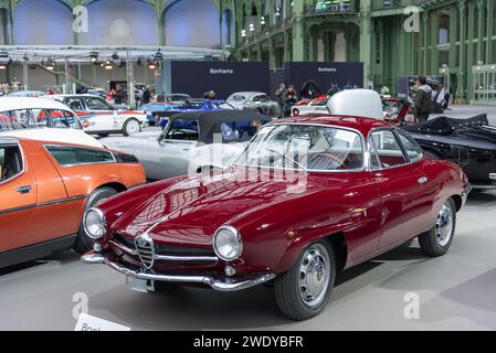 Bonhams 2020 Verkauf im Grand Palais in Paris. Konzentrieren Sie sich auf ein Amaranto 1961 Alfa Romeo Giulietta SS Coupé. Fahrgestellnr AR101 2000551. Stockfoto