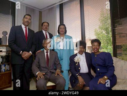 Dexter King mit Familie und Nelson Mandela in Atlanta Stockfoto