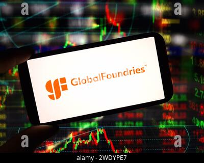 Konskie, Polen - 22. Januar 2024: Das Firmenlogo von GLOBALFOUNDRIES wird auf dem Bildschirm des Mobiltelefons angezeigt Stockfoto