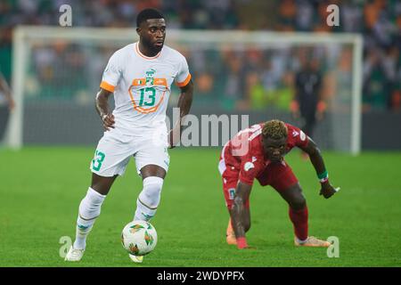 Federico Bikoro am Boden nach einem Duell mit Jérémie Boga Stockfoto