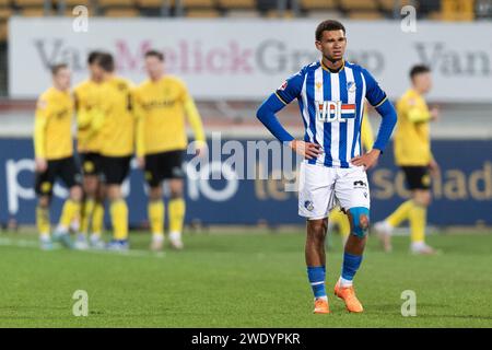 KERKRADE, 22.01.2024, Parkstad Limburg Stadium, Niederländisch Keukenkampioen divisie, Saison 2023/2024. Roda JC - FC Eindhoven. Justin Ogenia enttäuscht nach den 3-0er Jahren Stockfoto