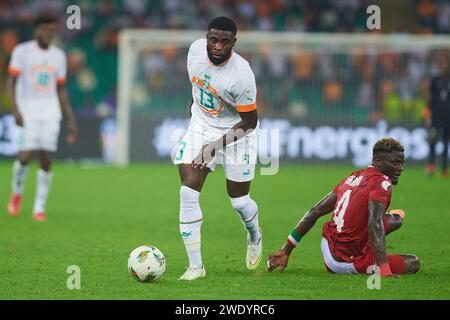Federico Bikoro am Boden nach einem Duell mit Jérémie Boga Stockfoto