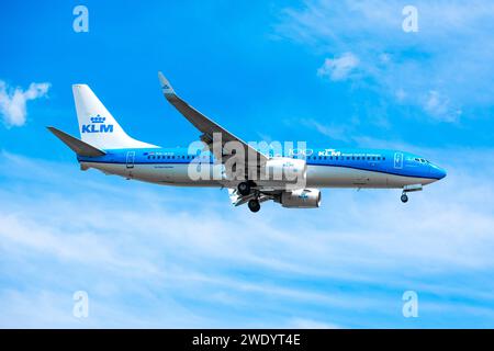 Boryspil, Ukraine - 20. Juli 2020: Das Flugzeug Boeing 737-800 (PH-HSD) der KLM Royal Dutch Airlines landet auf dem Flughafen Boryspil Stockfoto