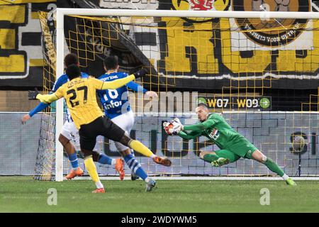 KERKRADE, 22.01.2024, Parkstad Limburg Stadium, Niederländisch Keukenkampioen divisie, Saison 2023/2024. Roda JC - FC Eindhoven. FC Eindhoven Torhüter Jorn Brondeel spart Stockfoto