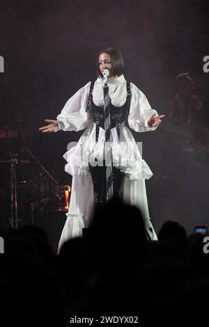 ISTANBUL, TURKIYE - 12. MAI 2023: Türkischer Sänger Zeynep Bastik Konzert in Istanbul Stockfoto
