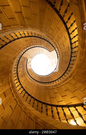 Wendeltreppe des alten Klosters Santo Domingo de Bonaval in Santiago de Compostela Stockfoto