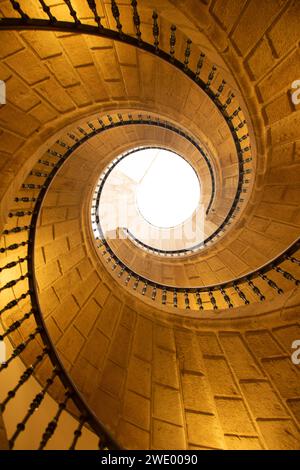 Wendeltreppe des alten Klosters Santo Domingo de Bonaval in Santiago de Compostela Stockfoto