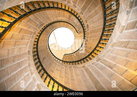 Wendeltreppe des alten Klosters Santo Domingo de Bonaval in Santiago de Compostela Stockfoto