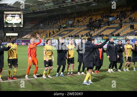 KERKRADE, Niederlande. Januar 2024. Fußball, Niederländer Keuken Kampioen Divisie, Roda JC - FC Eindhoven, Parkstad Limburg Stadium, Saison 2023/2024, die Spieler von Roda JC, feiern den Sieg nach dem Spiel Credit: Pro Shots/Alamy Live News Stockfoto