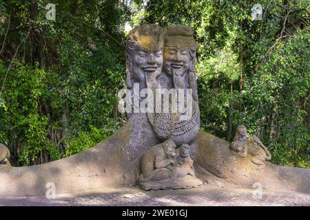 Statuen im Affenwald Ubud, Bali Stockfoto
