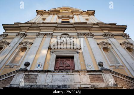 Majestätische Fassade von Santa Maria delle Grazie alle Fornaci, Rom: Ein Meisterwerk barocker Architektur Stockfoto