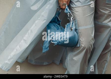 Modedetails außerhalb der Sportmax Show während der Mailand Fashion Week Damenbekleidung Frühjahr/Sommer 2024. Stockfoto