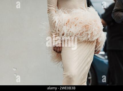 Modedetails außerhalb der Sportmax Show während der Mailand Fashion Week Damenbekleidung Frühjahr/Sommer 2024. Stockfoto