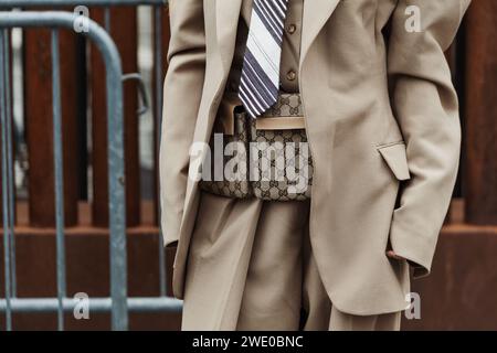 Modedetails außerhalb der Sportmax Show während der Mailand Fashion Week Damenbekleidung Frühjahr/Sommer 2024. Stockfoto