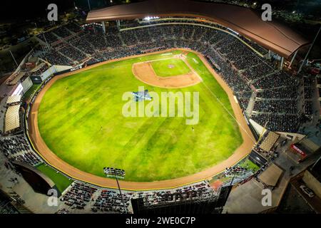 HERMOSILLO, MEXIKO - 20. JANUAR: Luftaufnahme des Stadions Fernando Valenzuela während eines LMP-Spiels zwischen Naranjeros de Hermosillo und Venados de Mazatlán am 20. Januar 2024 in Hermosillo, Mexiko. (Foto von Luis Gutiérrez/Norte Photo/) HERMOSILLO, MÉXICO - 20 DE ENERO: Vista aérea del estadio Fernando Valenzuela durante un partido de LMP entre Naranjeros de Hermosillo y Venados de Mazatlán el 20 de enero de 2024 en Hermosillo, México. (Foto de Luis Gutiérrez/Norte Photo/) Stockfoto