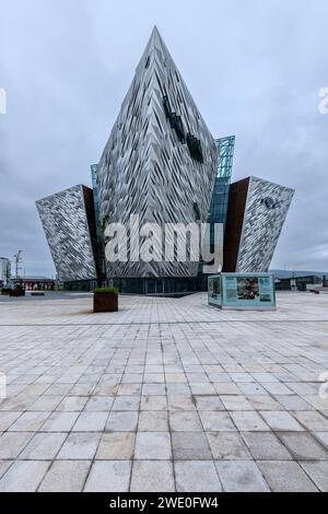 Das moderne Titanic Museum im Titanic Quarter, Belfast, Nordirland Stockfoto