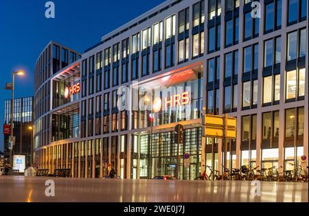 Firmenzentrale des Reiseveranstalters HRS, Köln Hauptbahnhof, Breslauer Platz, Kölner Dom, Köln, NRW, Deutschland, Stockfoto