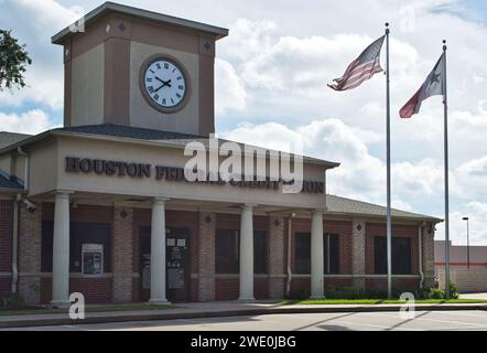 Houston, Texas, USA 09-24-2023: Außengebäude der Houston Federal Credit Union in Houston, Texas. 2003 gegründete lokale texanische Finanzinstitution. Stockfoto