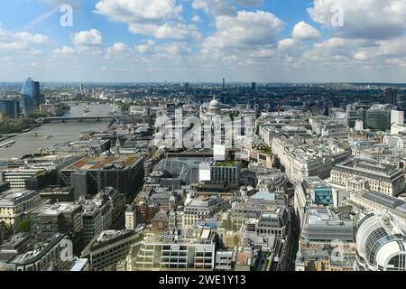 Saint Paul's und Central London River Ufergebäude von oben in Großbritannien. Stockfoto